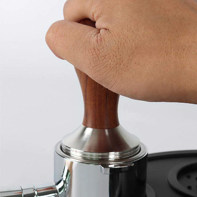 Prensa de café espresso Barista con alfombrilla de manipulación con base de acero inoxidable 304, mango de madera, manipulación de café