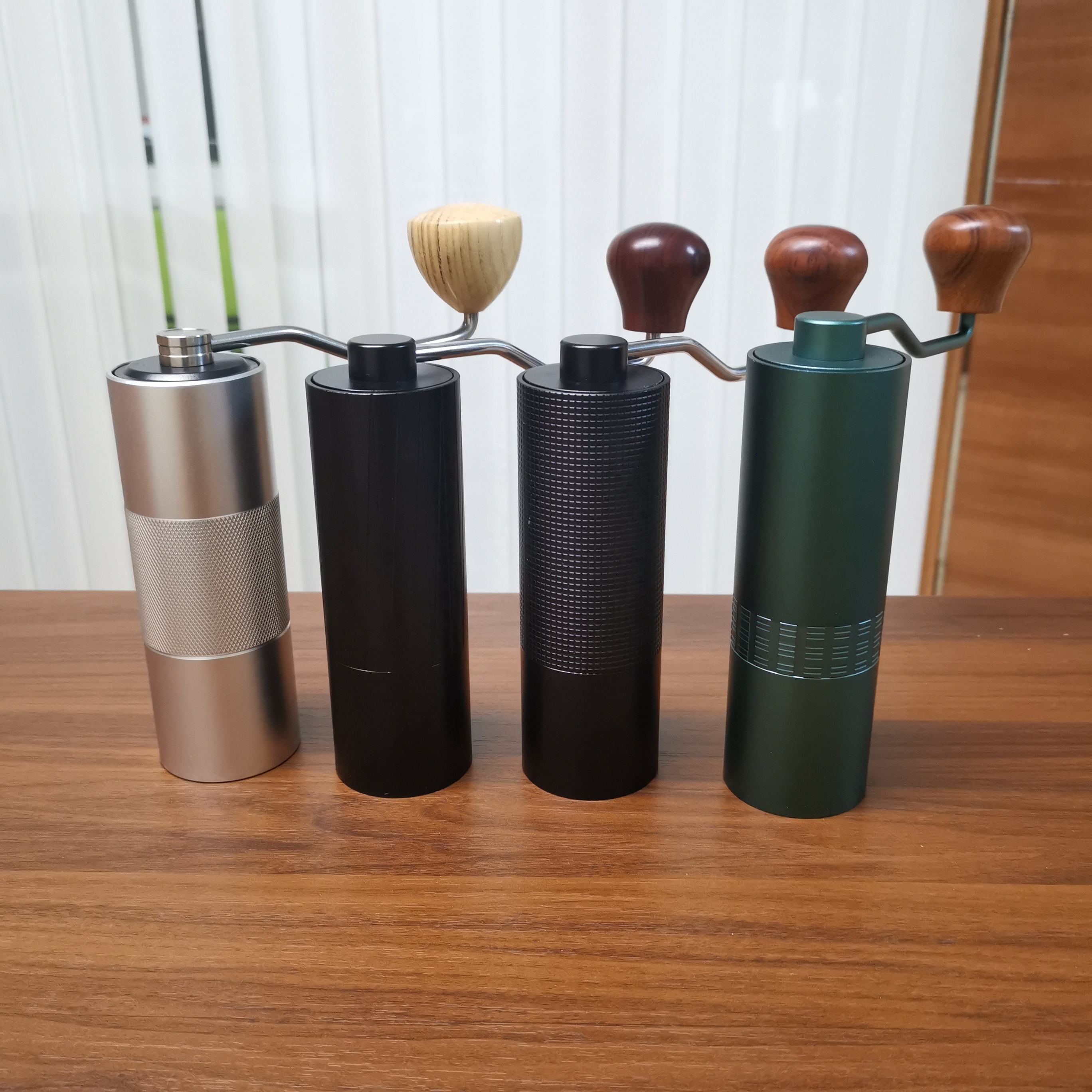 Juego ajustable SUS420 Burr Hand Portable Grinder para una eficiencia de molienda más rápida