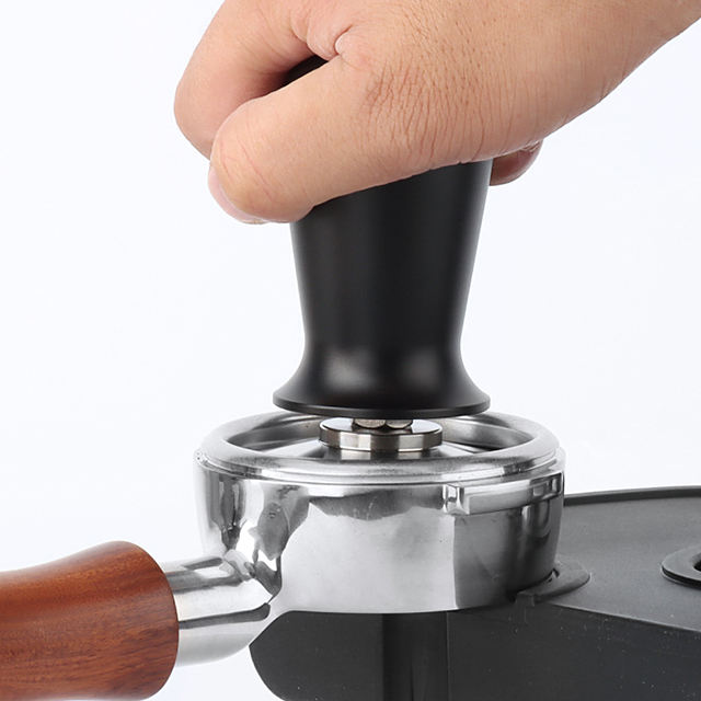 Tamper de café de 51 mm Presión regulada Calibrada Espresso Tamper de mano Base de acero inoxidable 304 Negro