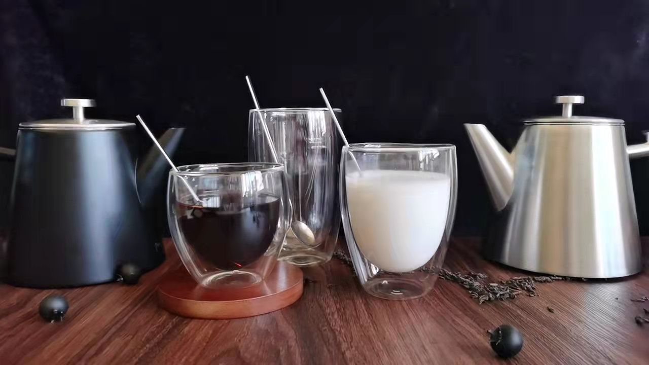 Tetera satinada resistente al calor de 1,2 L Tetera de acero inoxidable de doble pared con infusor