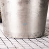 Cubo de hielo aislado de acero inoxidable de doble pared plateado con tapa y pinzas para barware con logotipo personalizado