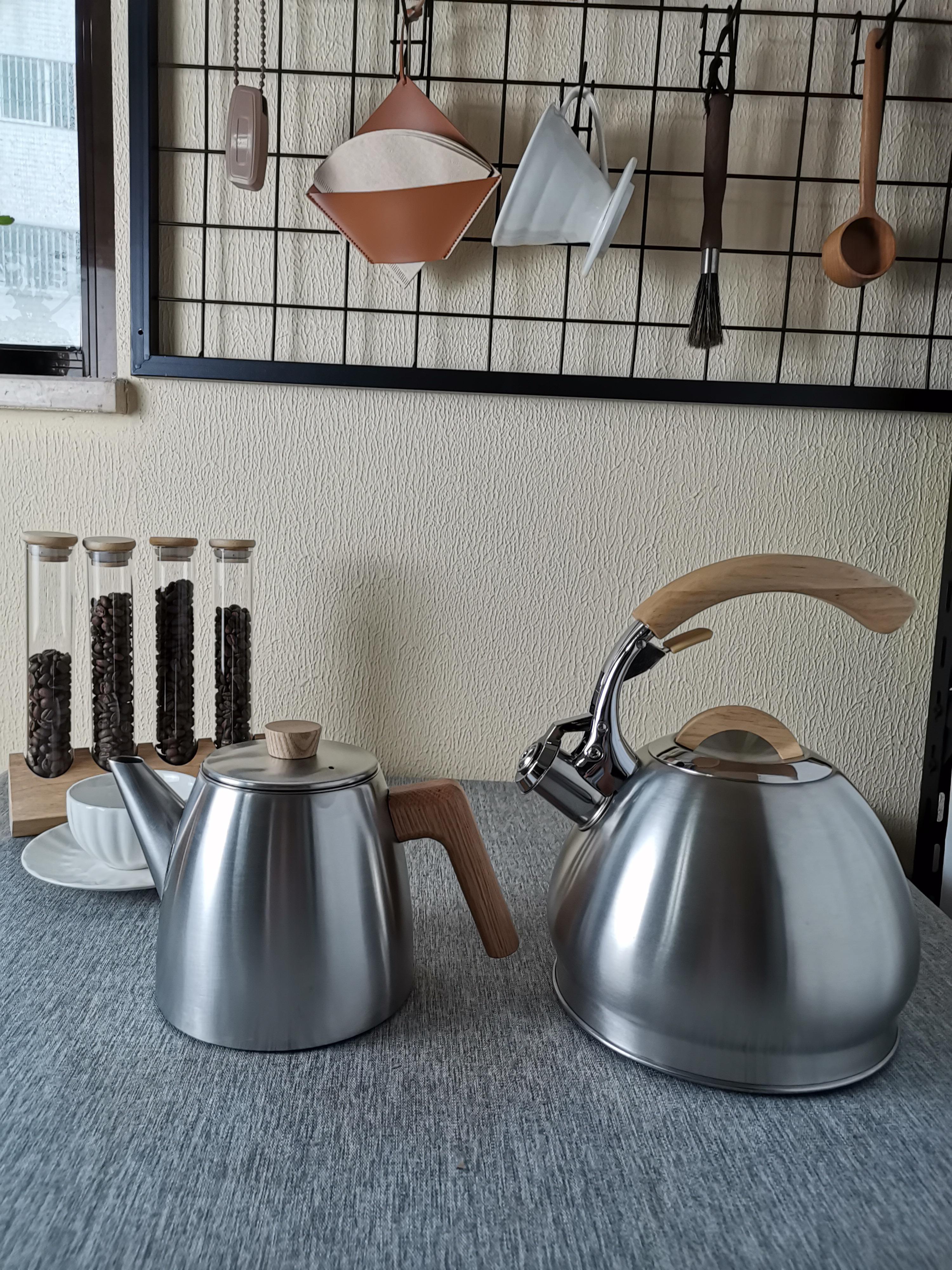 Tetera de 1,2 L resistente al calor de acero inoxidable de doble pared con mango de madera y infusor