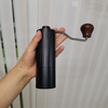 Molinillo de café con rebabas Manual, capacidad de 0,9 onzas, molinillo de rebabas cónico de acero inoxidable, ajuste ajustable más fino a más grueso