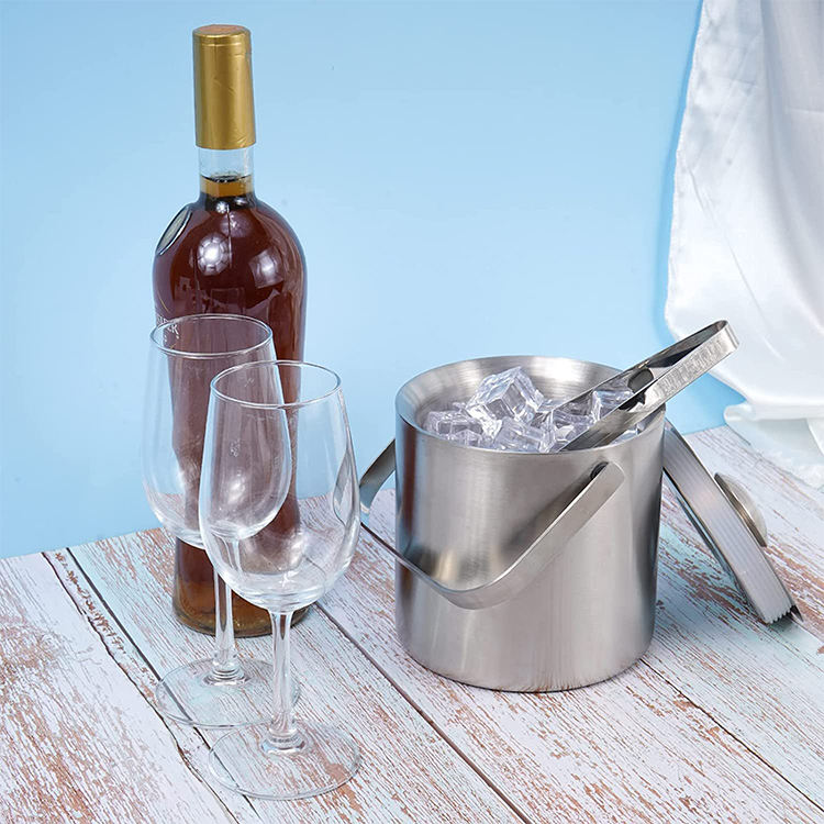Hielera portátil aislada de acero inoxidable de doble pared con tapa y pinza para hielo incluida El colador mantiene el hielo frío y seco